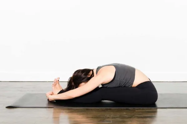 تمرین 8 حرکت یوگا برای رفع استرس