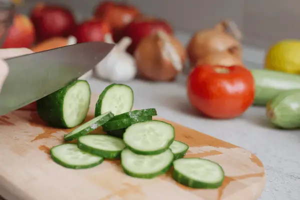 ارزش تغذیه‌ای گوجه و خیار برای لاغری