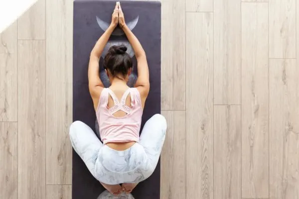 تمرین‌های ساده حرکت یوگا برای خواب بهتر 