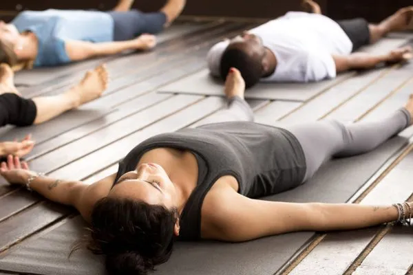 بهترین حرکت یوگا برای خواب راحت