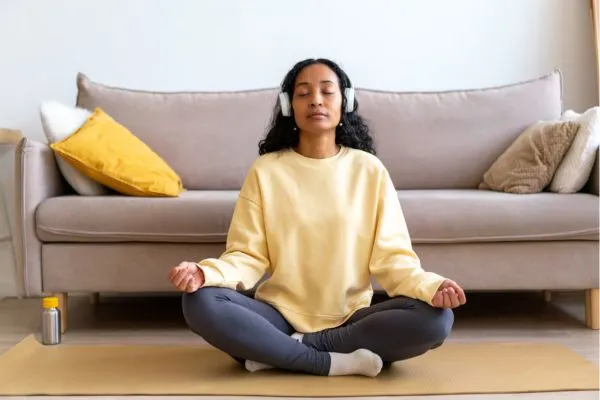 ساده‌ترین حرکت یوگا برای خواب راحت