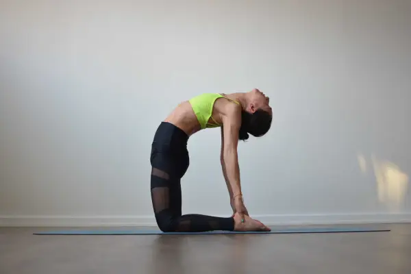 وضعیت شتر و یوگا برای افزایش متابولیسم