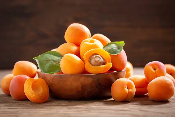 زردآلو به عنوان مواد غذایی مقوی برای مادران شیرده