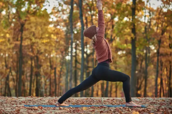 نحوه انجام و بهترین زمان برای یوگا در فصول مختلف