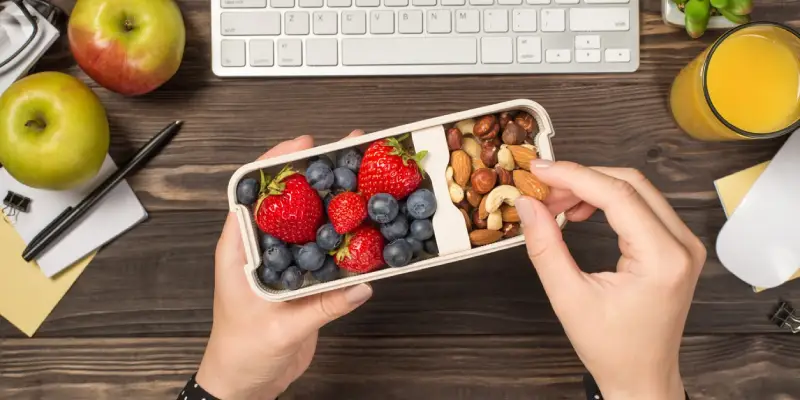 میان وعده رژیمی برای محل کار
