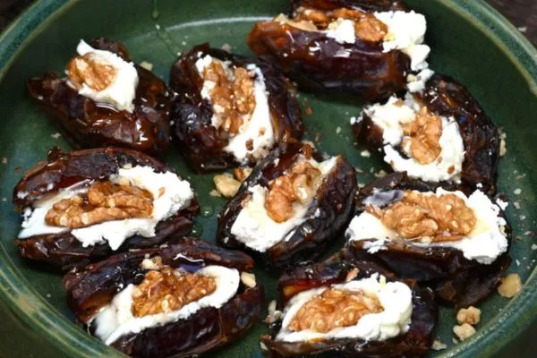 رعایت اعتدال در مصرف دسر خرما و پنیر بز