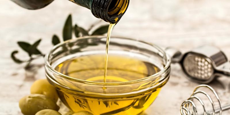 آیا-روغن-زیتون-در-رفع-«اسکار-آکنه»-موثر-است؟
