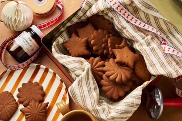 مراحل دستور تهیه بیسکویت زنجبیلی با پروتئین خانگی و سالم