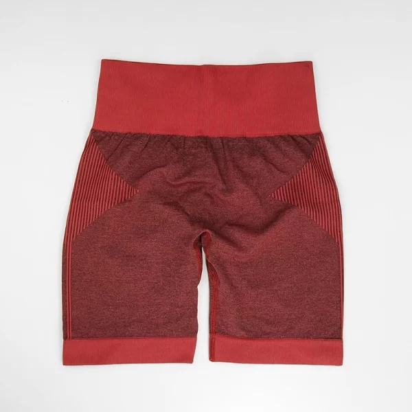 بایکر پشت چین