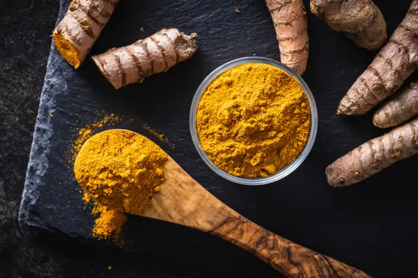 زردچوبه به عنوان ادویه برای لاغری شکم و پهلو