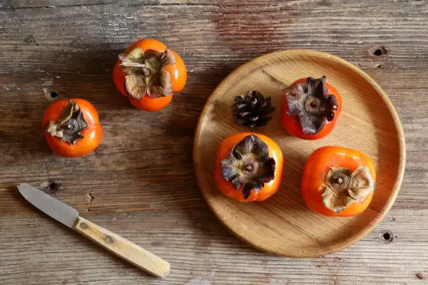 خواص خرمالو در دسر خرمالو رژیمی