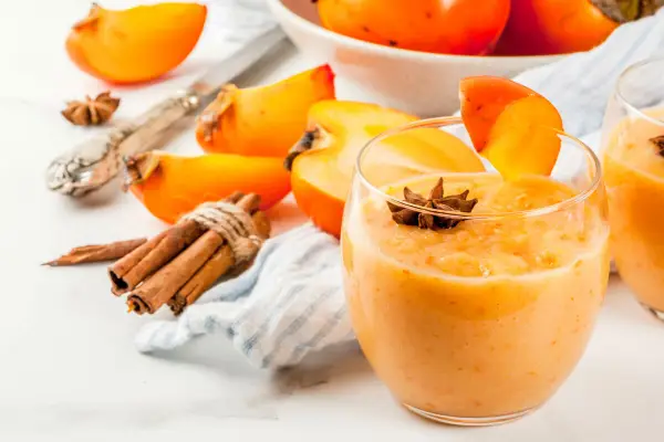 اسموتی به عنوان دسر خرمالو رژیمی