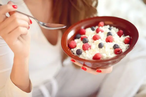 فواید پنیر کاتیج برای لاغری و سلامتی