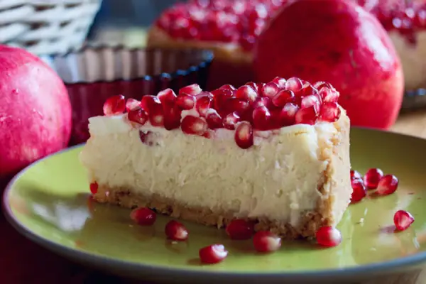 چیز کیک انار، شیرینی رژیمی برای شب یلدا