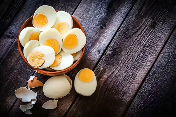 تخم مرغ در لیست غذاهای چاق کننده برای کودک